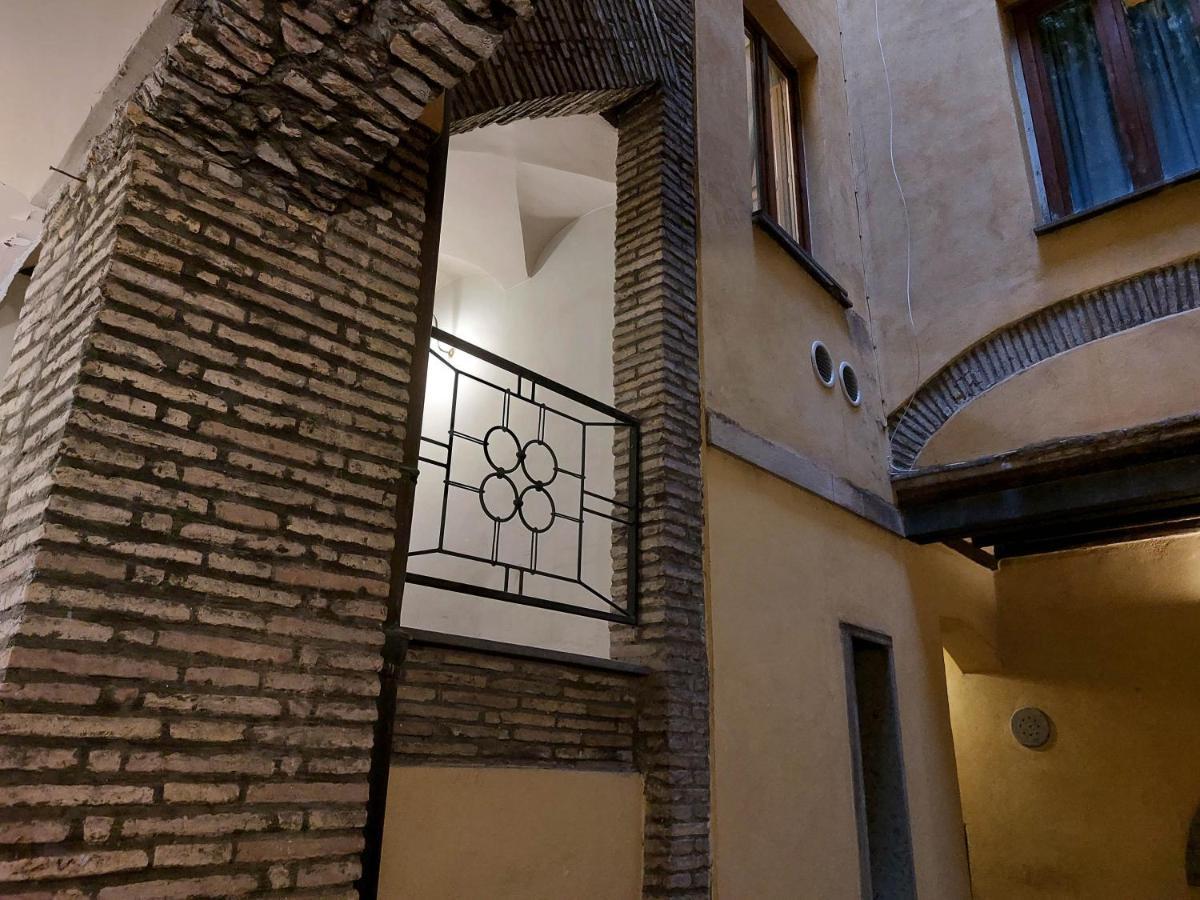 Appartement Ych-Farnese Charme à Rome Extérieur photo