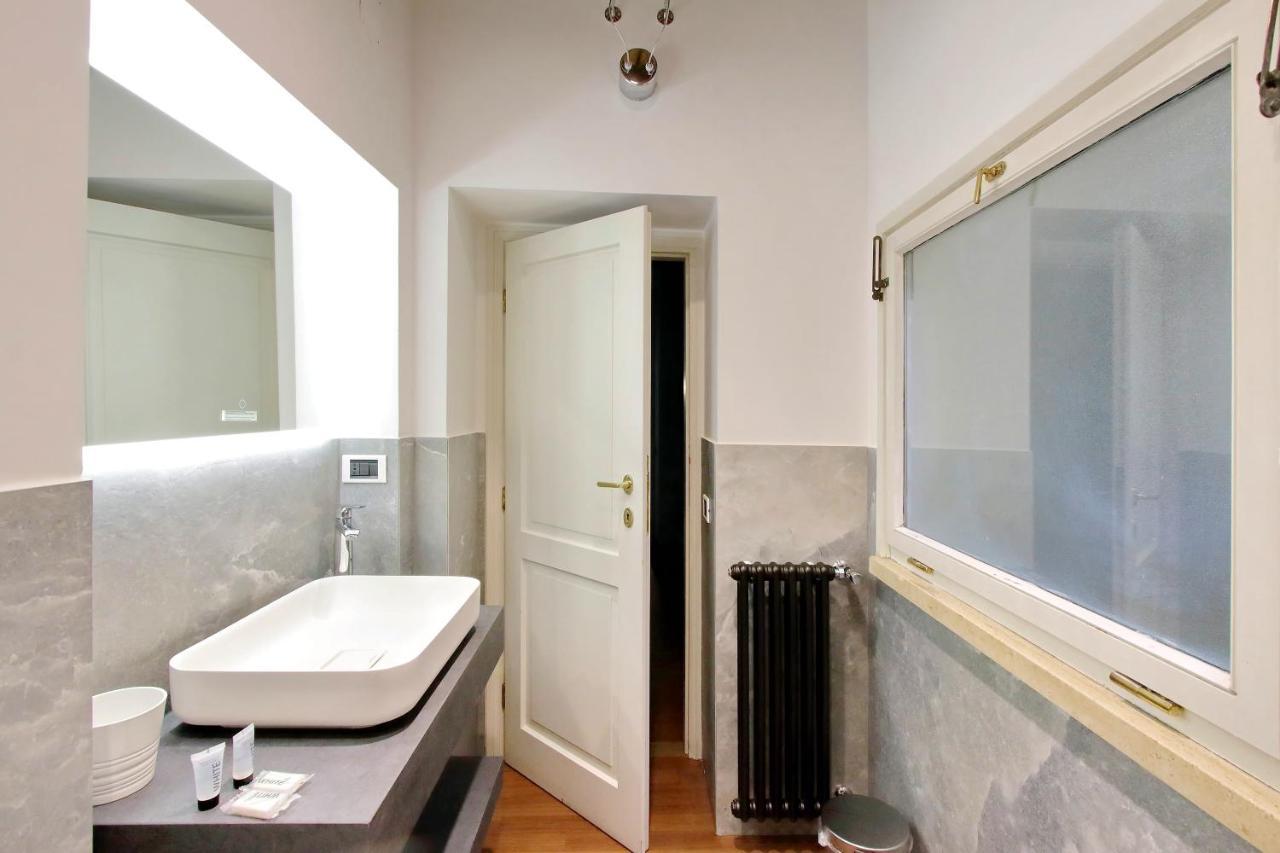 Appartement Ych-Farnese Charme à Rome Extérieur photo